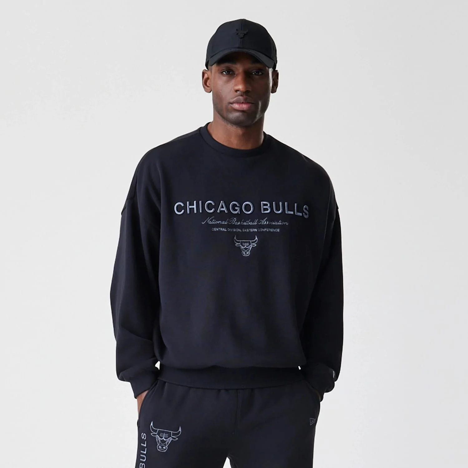 Chicago Bulls NBA Linear Black Crew Neck Sweater - Image 3