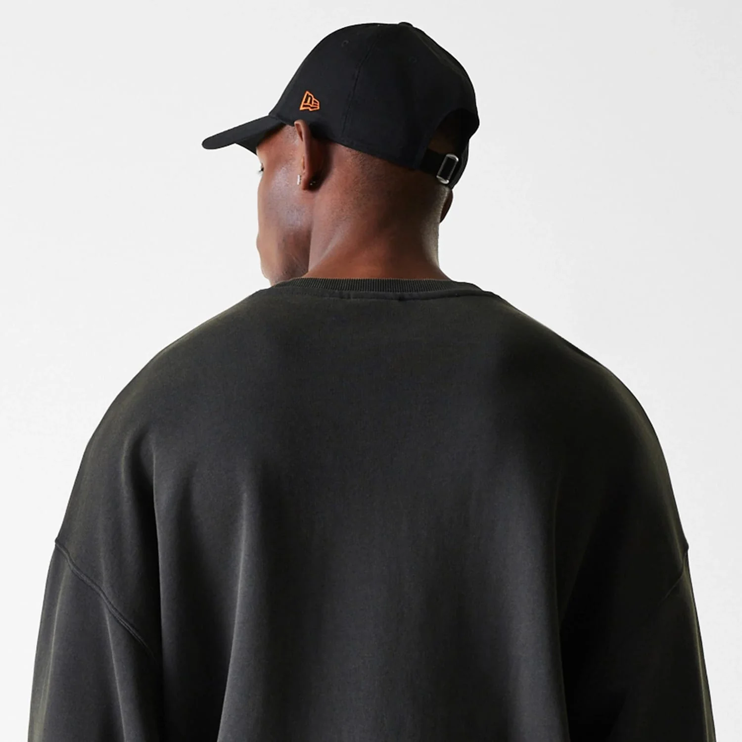 Chicago Bulls NBA Washed Graphic Grey Oversized Crew Neck Sweater - Image 8
