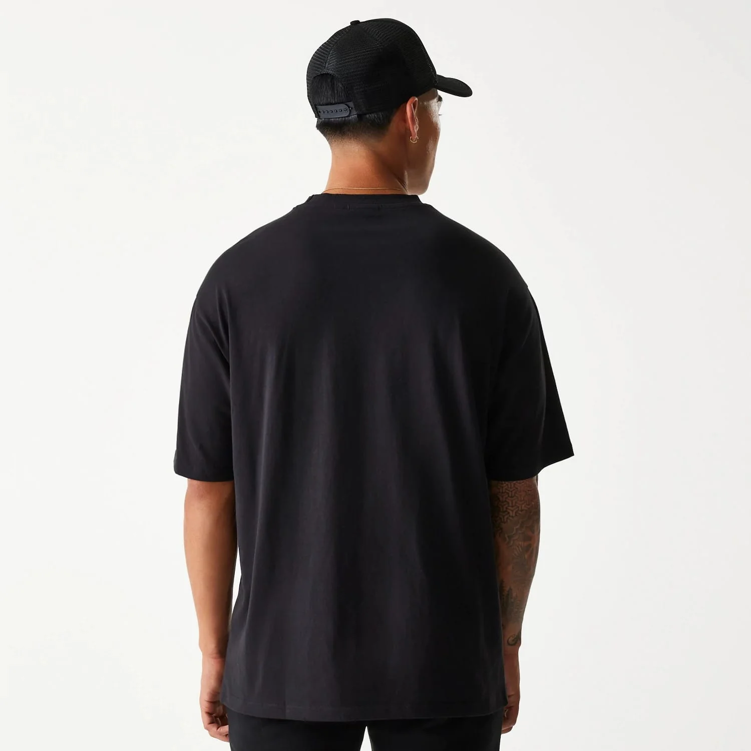 New Era Crest Black Oversized T-Shirt - Image 2