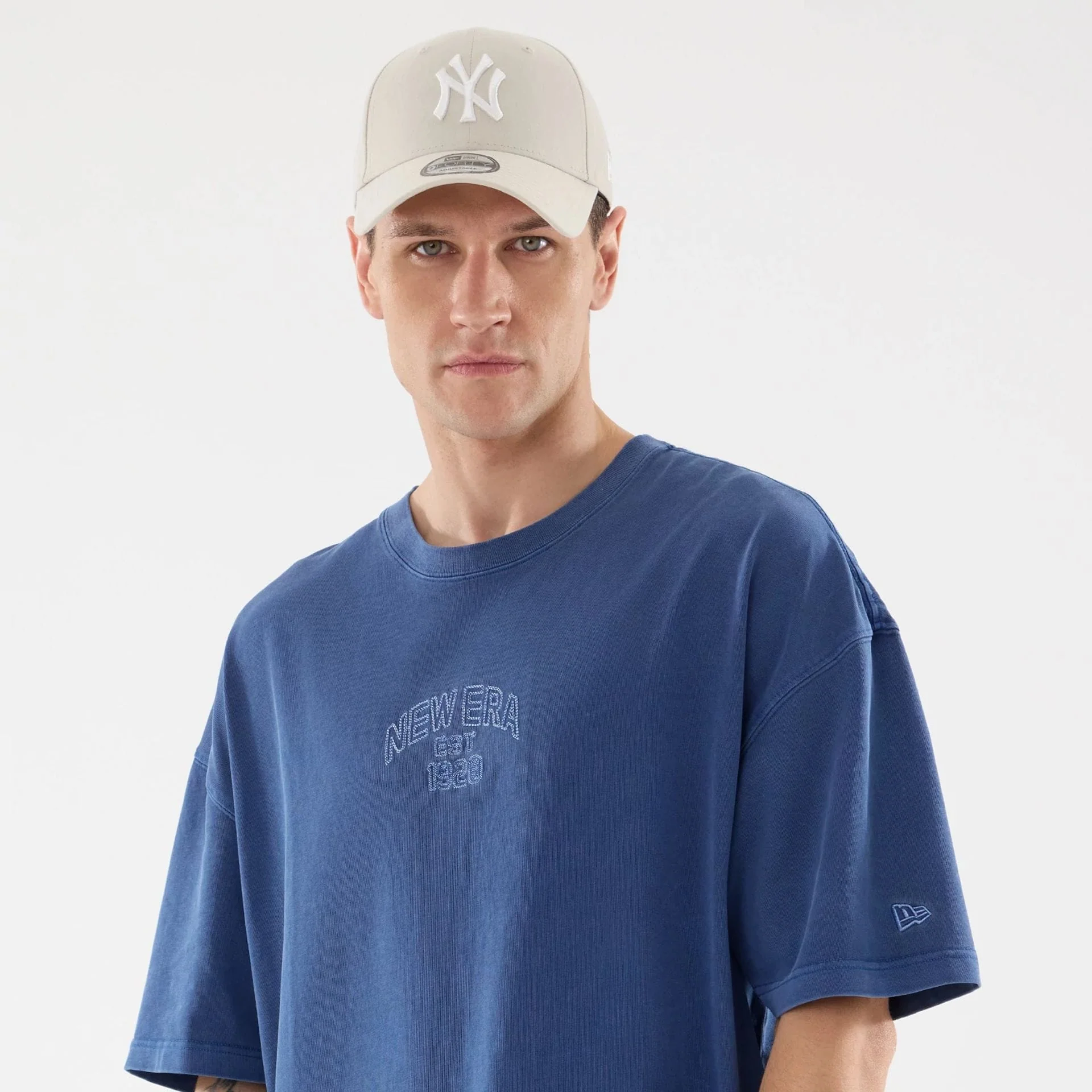 New Era Graphic Street Archived Blue Oversized T-Shirt - Image 3