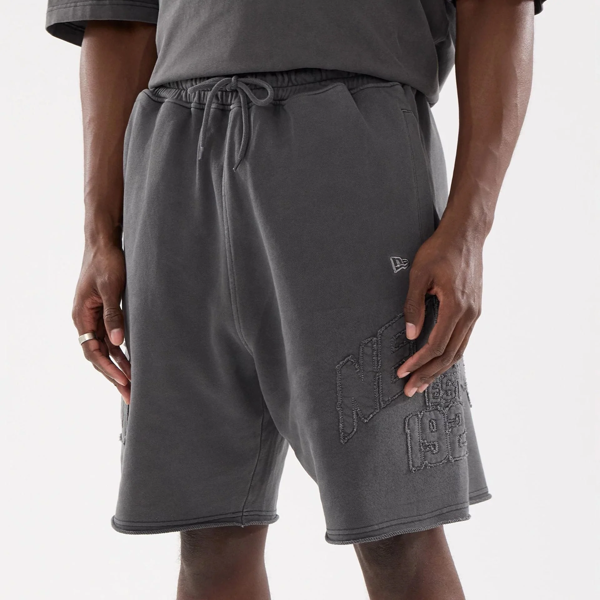 New Era Street Archived Black Oversized Shorts - Image 3