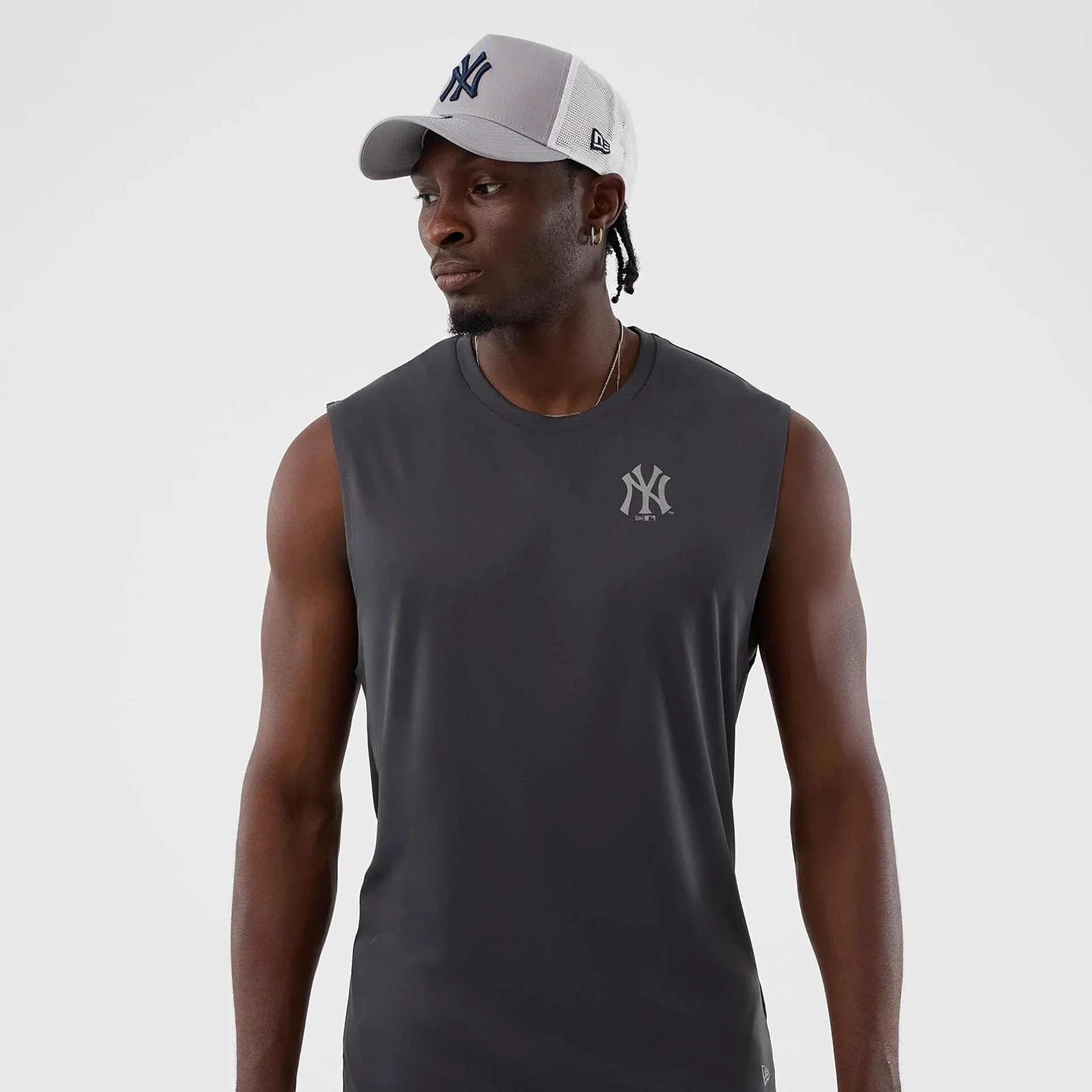 New York Yankees MLB Core Plus Dark Grey Vest - Image 3