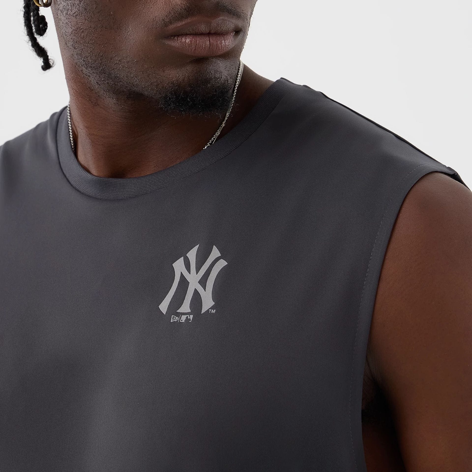 New York Yankees MLB Core Plus Dark Grey Vest - Image 4