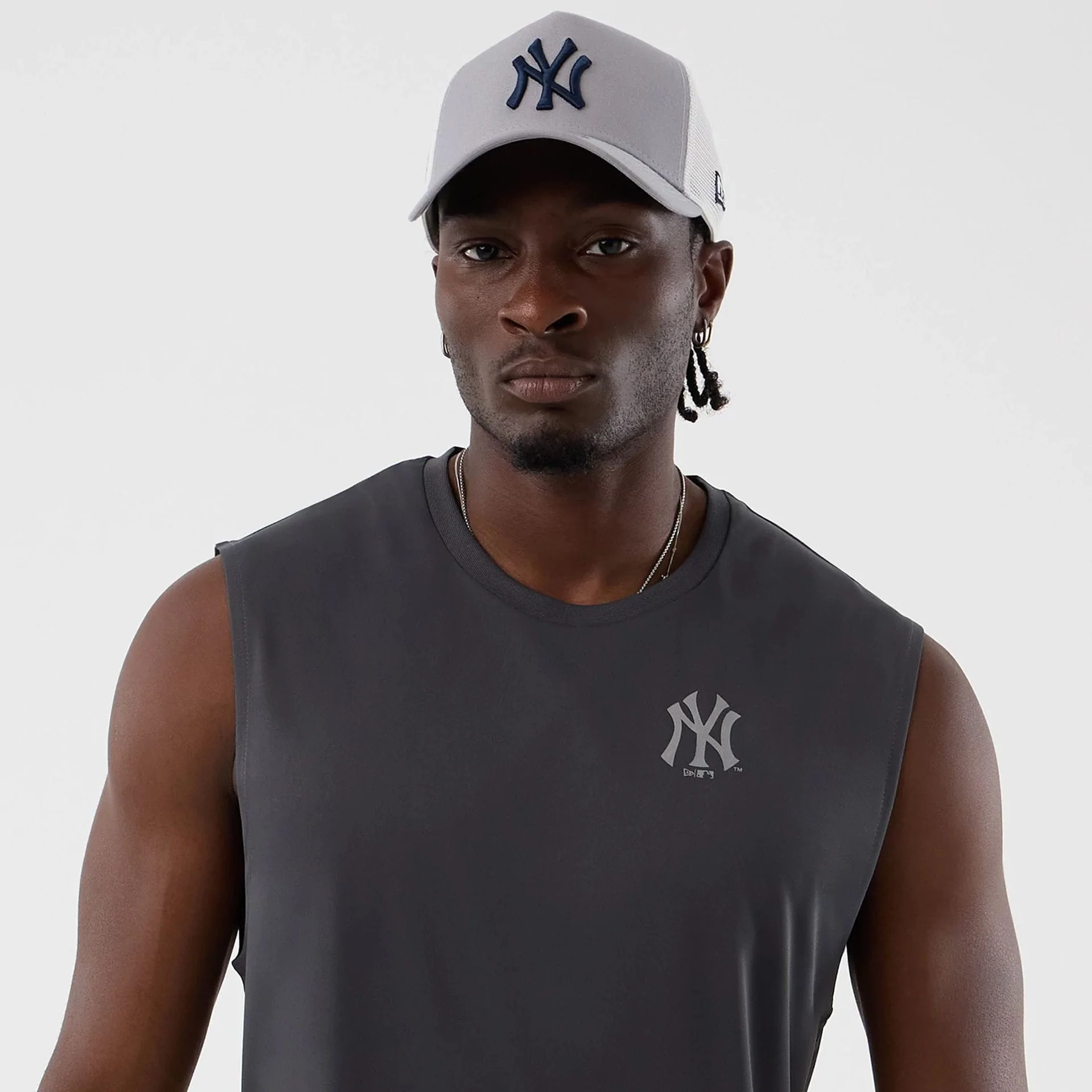 New York Yankees MLB Core Plus Dark Grey Vest - Image 5