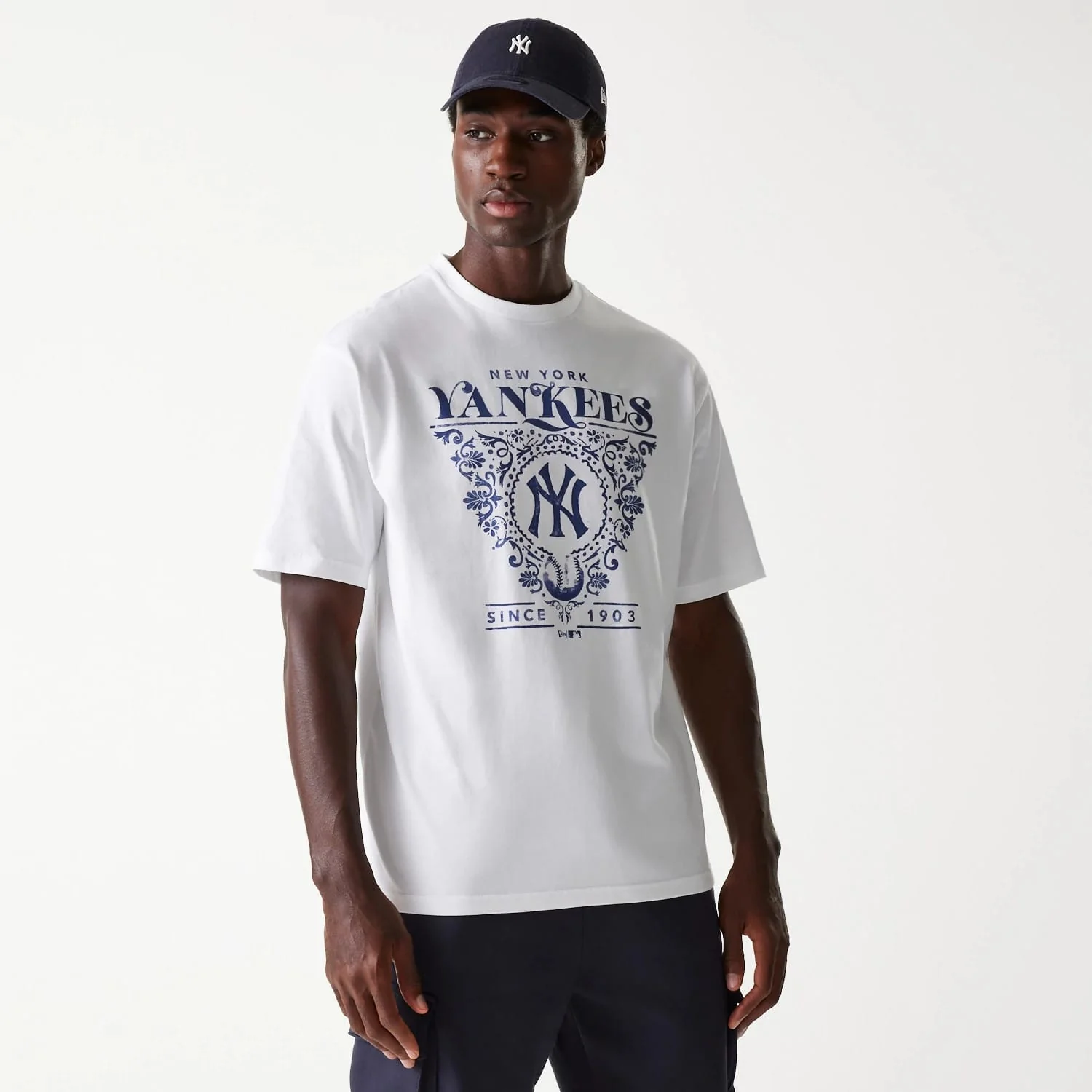 New York Yankees MLB Floral Graphic White Oversized T-Shirt