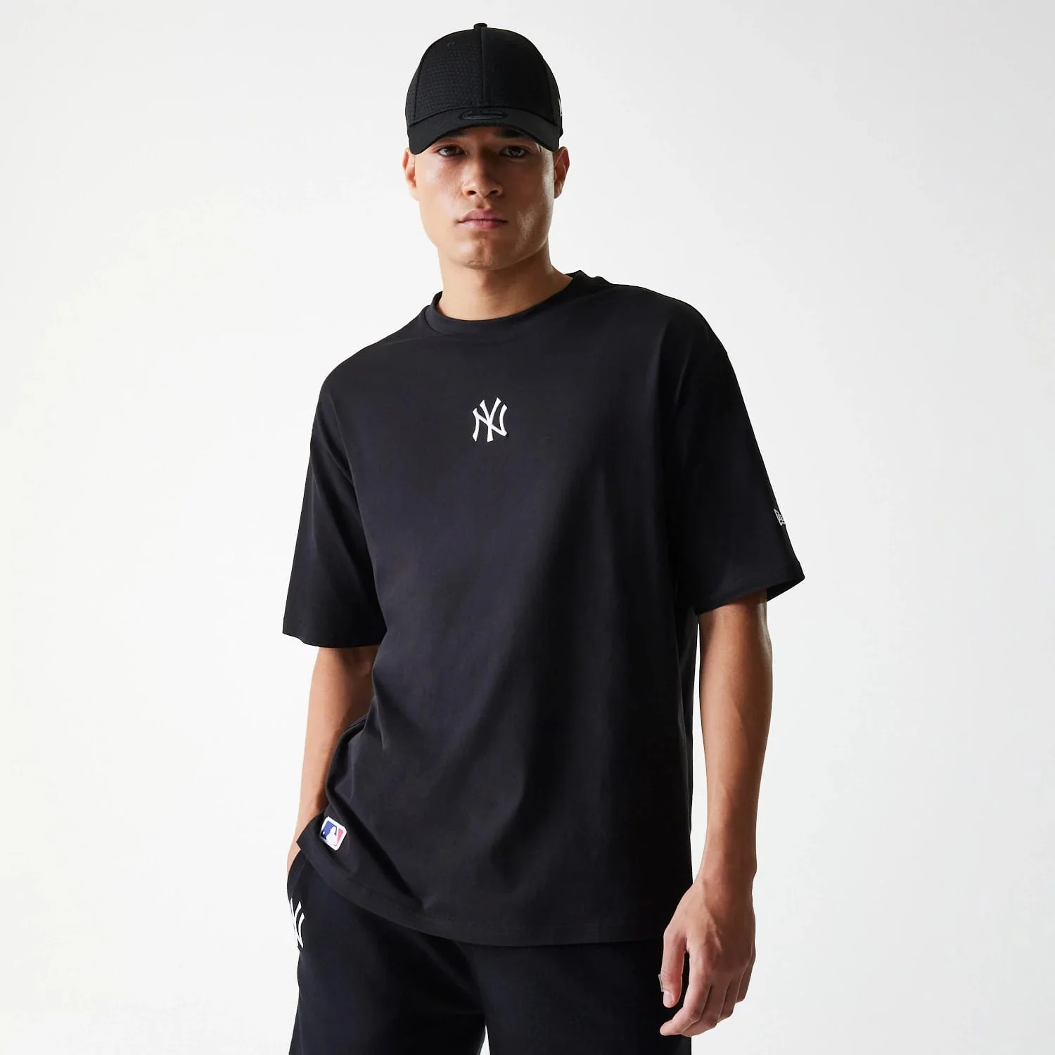 New York Yankees MLB League Essential Black Oversized T-Shirt