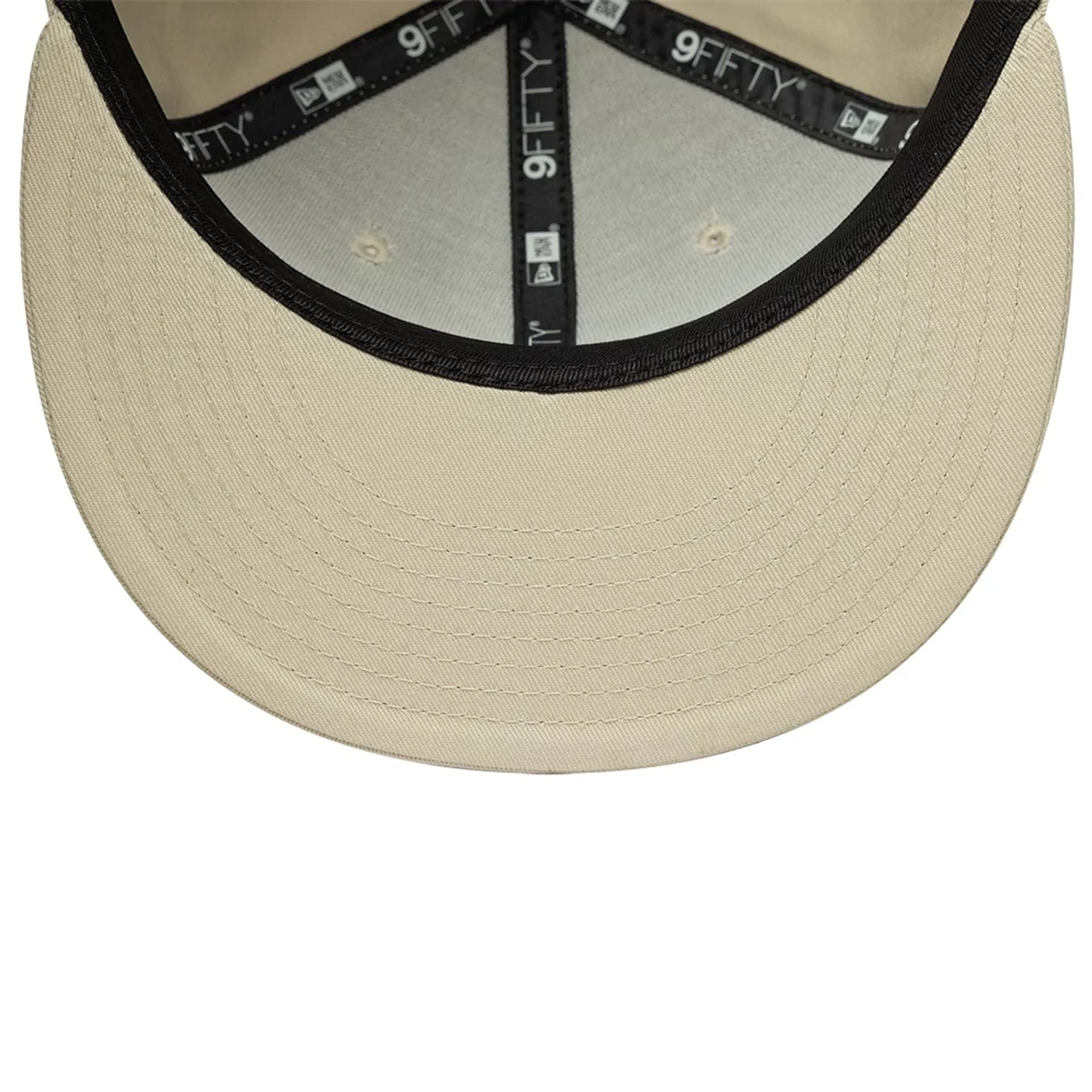 New York Yankees MLB League Essential Light Beige 9FIFTY Snapback Adjustable Cap - Image 5