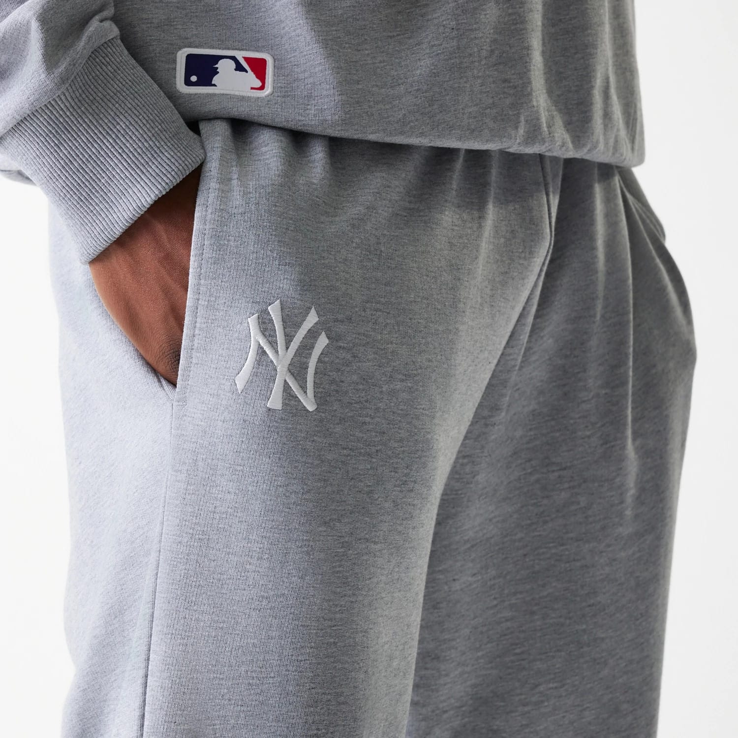 New York Yankees MLB League Essential Midi French Terry Grey Joggers - Image 4
