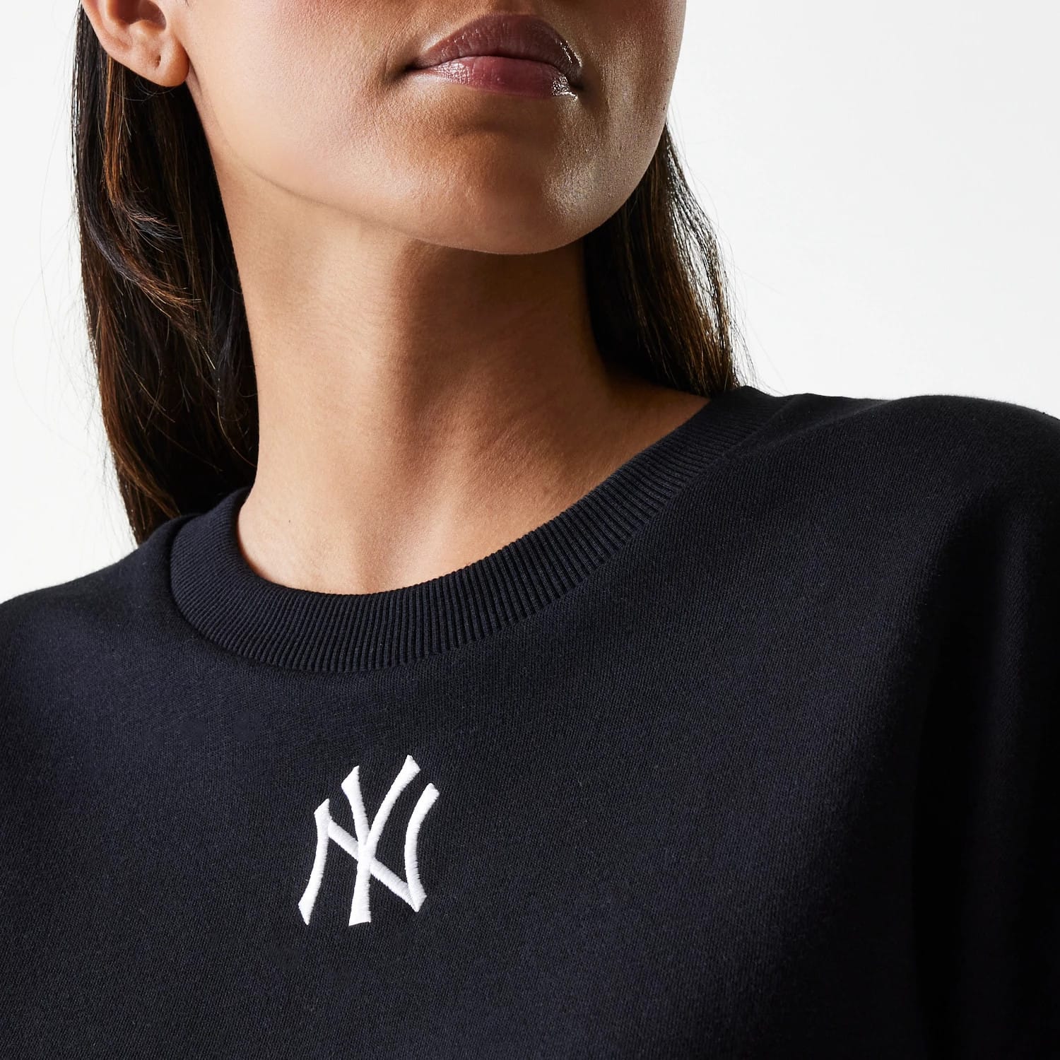 New York Yankees Womens MLB Midi League Essential Black Cropped Crew Neck Sweater - Image 3